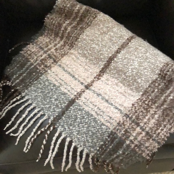 Waverly blanket scarf in neutrals brown & cream - Picture 3 of 13